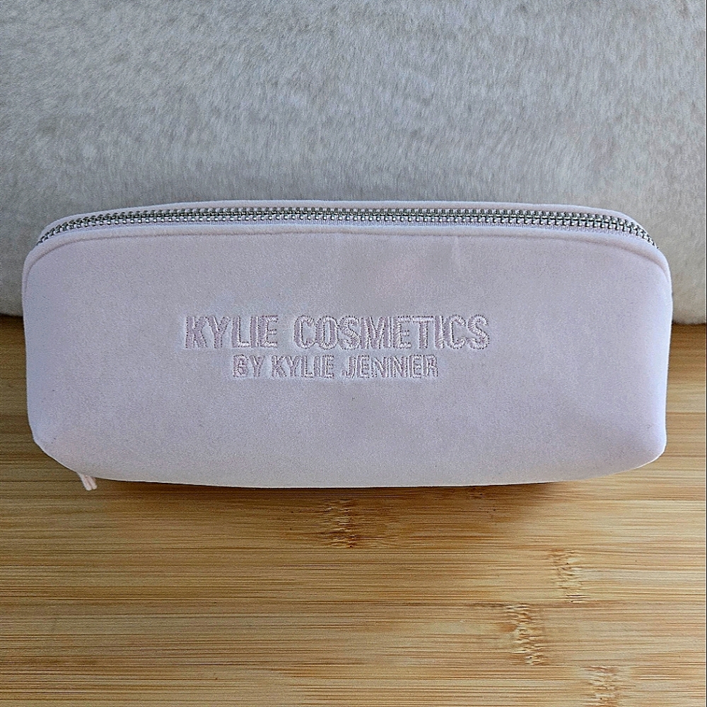 Kylie Cosmetics Lash & Lip Bundle - NWT - Mary Jo K - Picture 7 of 10